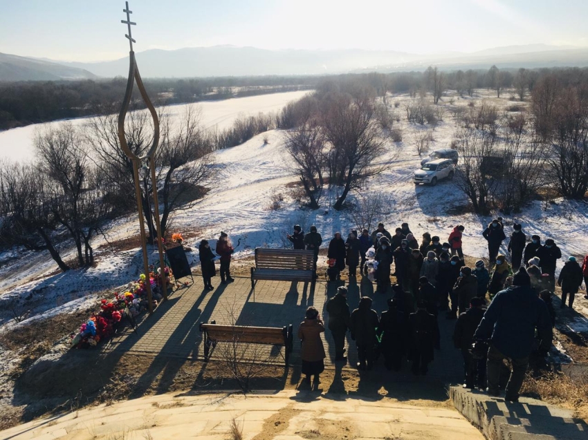 Мемориал памяти погибшим в катастрофе с автобусом открыли в Сретенске